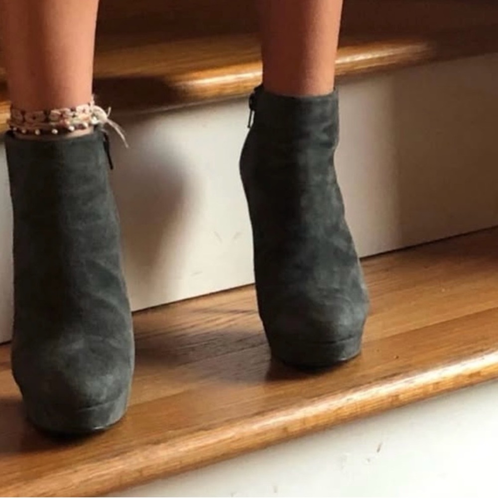 Stuart Weitzman Delphine Booties Sz 8 - image 3